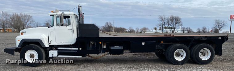 image for item KB9595 1996 Mack RD688S  winch truck