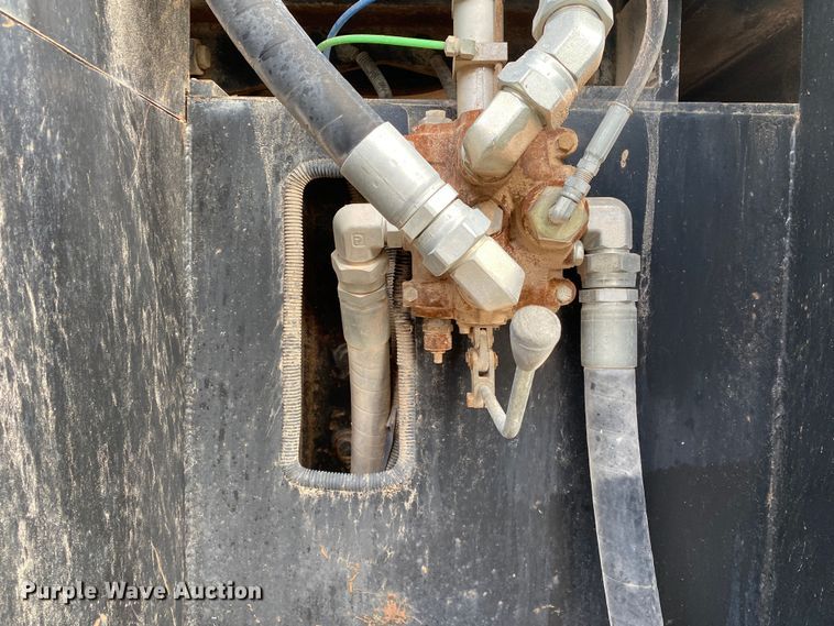 image for item KB9595 1996 Mack RD688S  winch truck