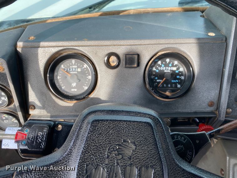 image for item KB9595 1996 Mack RD688S  winch truck