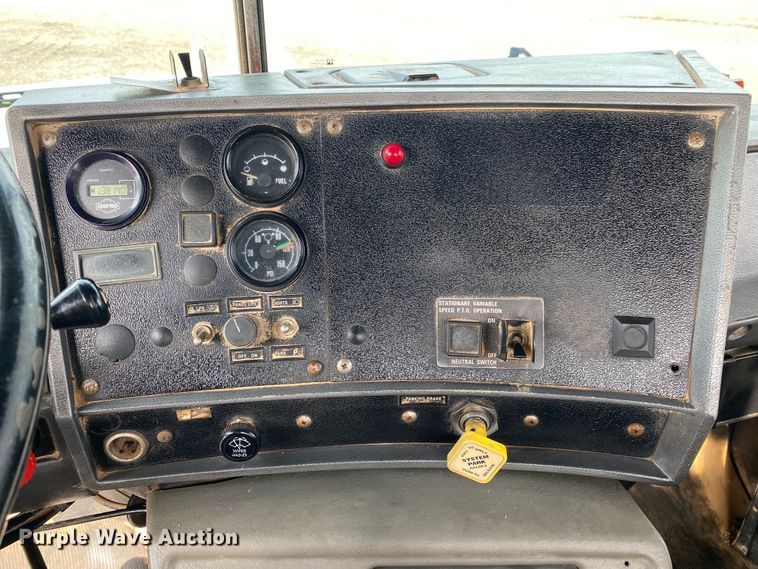 image for item KB9595 1996 Mack RD688S  winch truck