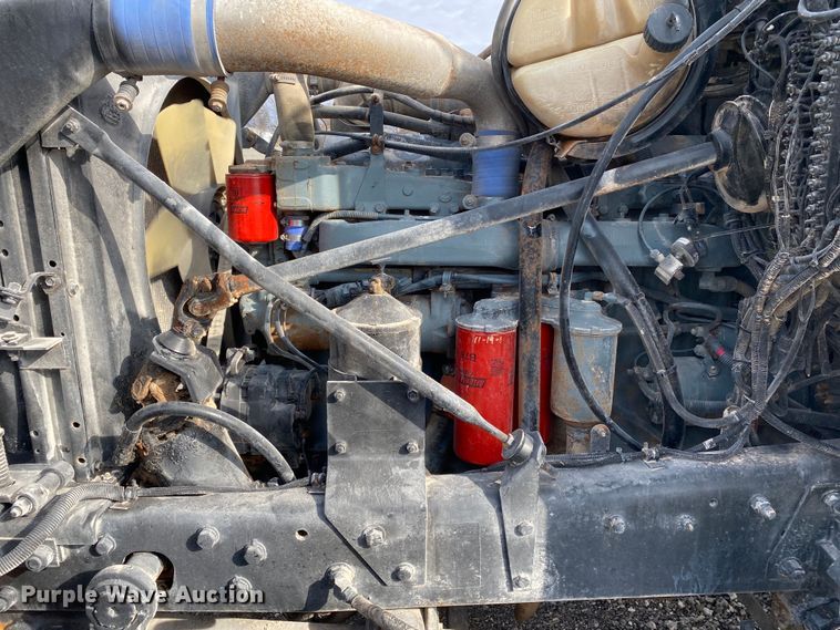 image for item KB9595 1996 Mack RD688S  winch truck