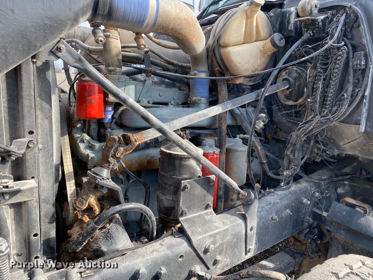 image for item KB9595 1996 Mack RD688S  winch truck