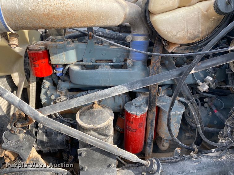 image for item KB9595 1996 Mack RD688S  winch truck