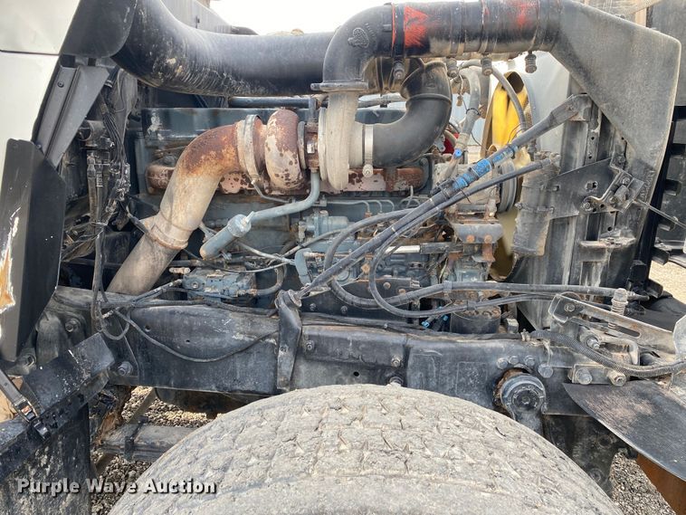 image for item KB9595 1996 Mack RD688S  winch truck