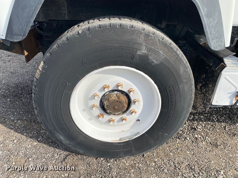 image for item KB9595 1996 Mack RD688S  winch truck