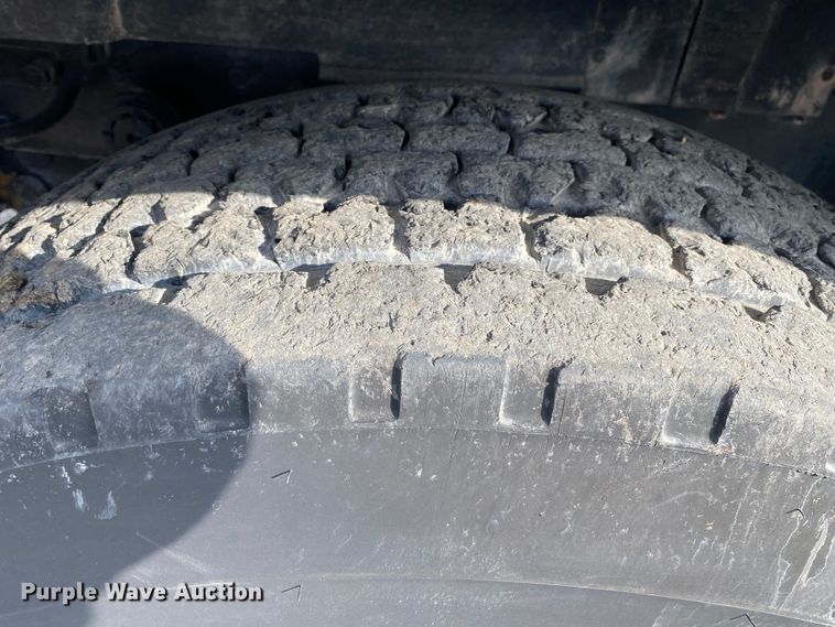 image for item KB9595 1996 Mack RD688S  winch truck