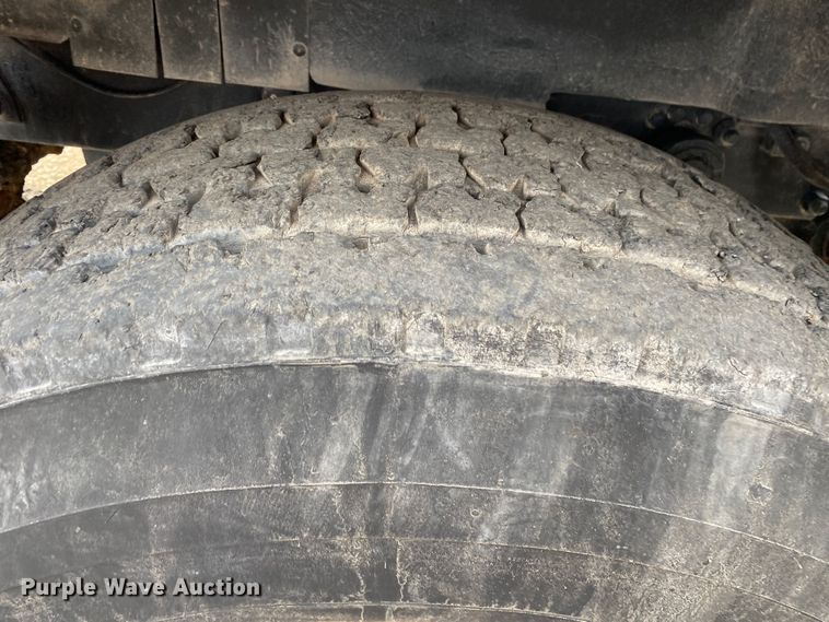 image for item KB9595 1996 Mack RD688S  winch truck