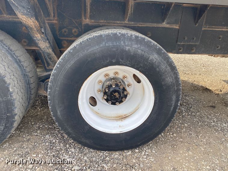 image for item KB9595 1996 Mack RD688S  winch truck