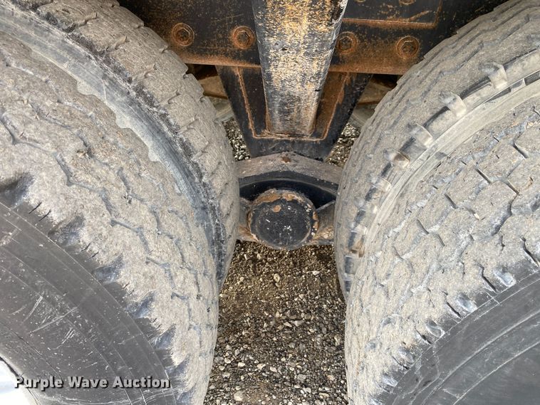 image for item KB9595 1996 Mack RD688S  winch truck