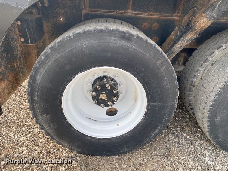 image for item KB9595 1996 Mack RD688S  winch truck