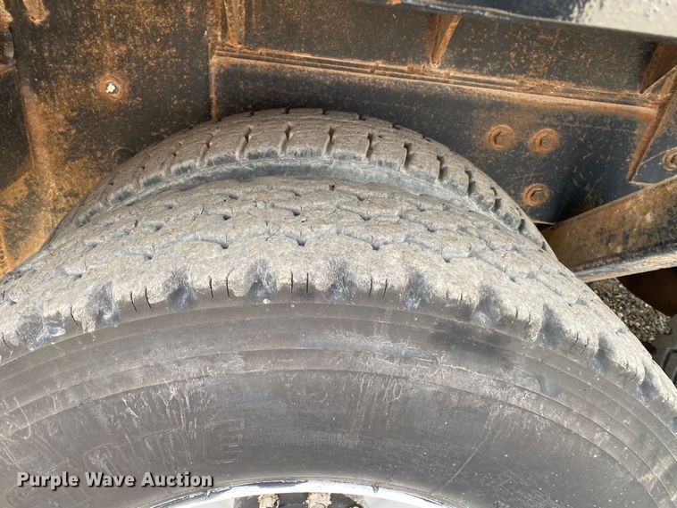 image for item KB9595 1996 Mack RD688S  winch truck