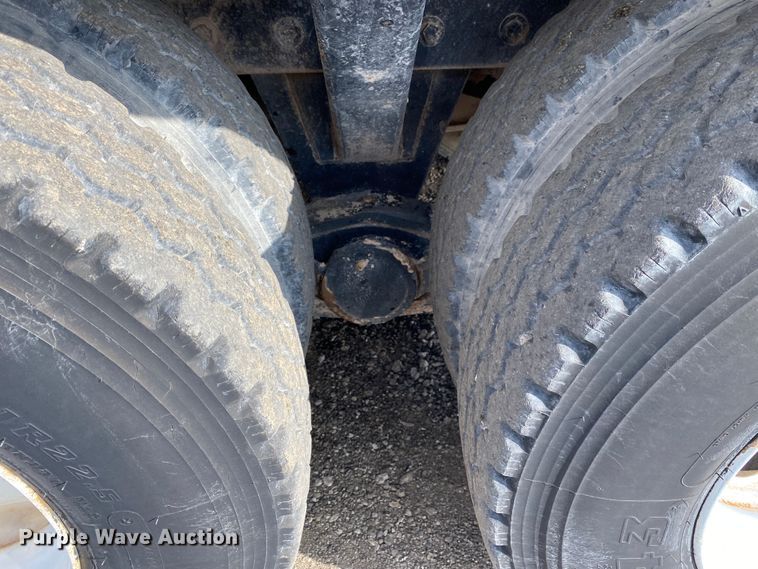 image for item KB9595 1996 Mack RD688S  winch truck