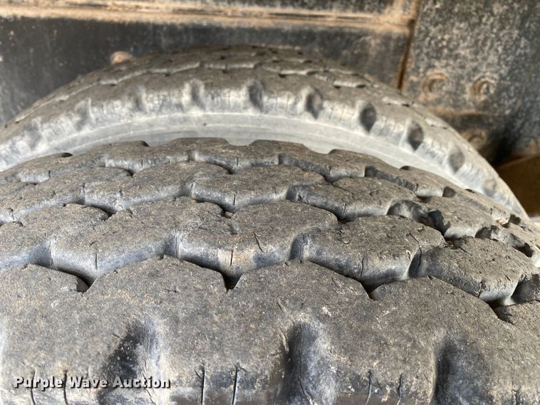 image for item KB9595 1996 Mack RD688S  winch truck