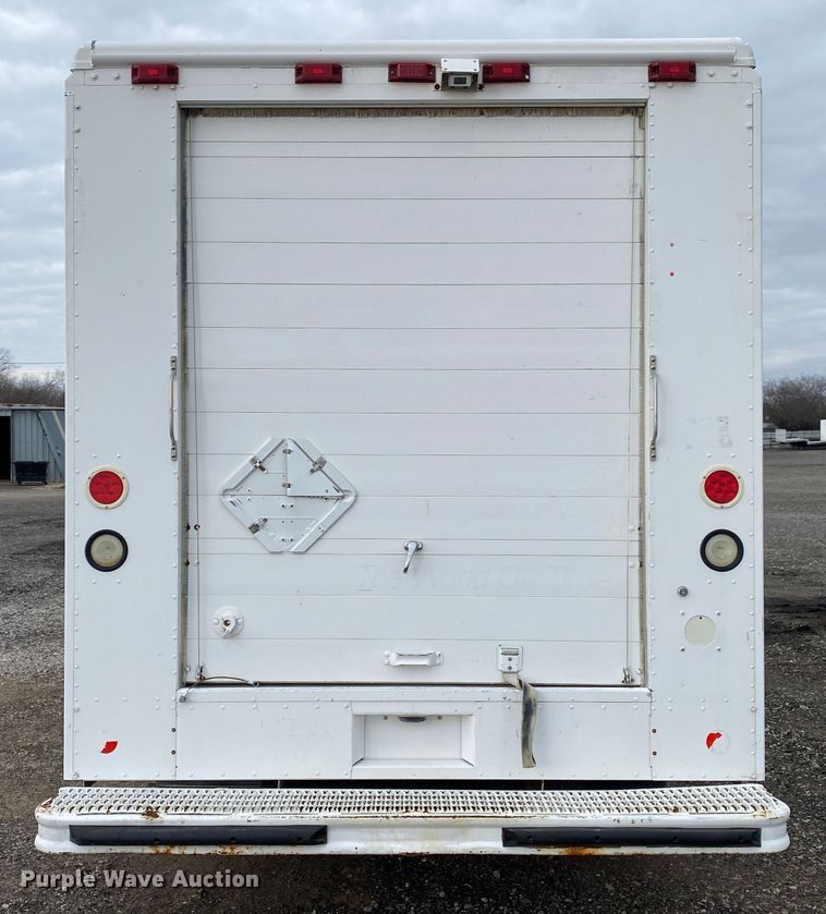 image for item KB9596 2006 Freightliner MT45  delivery truck