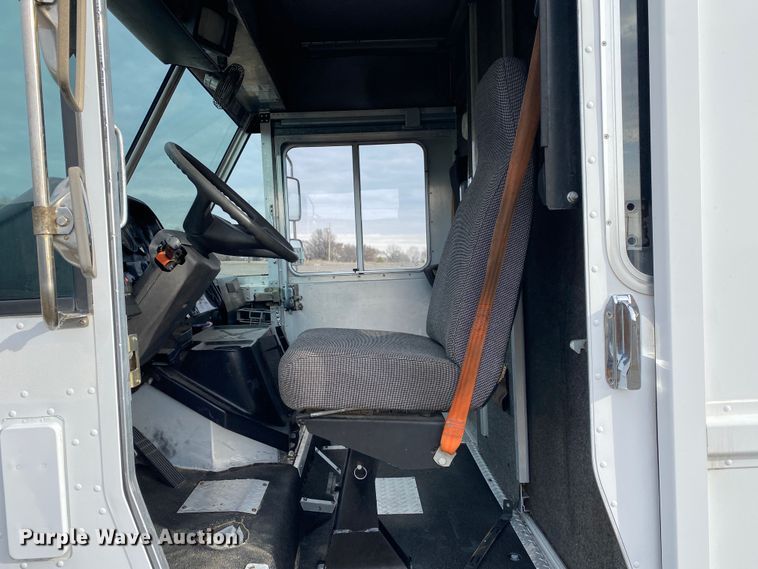 image for item KB9596 2006 Freightliner MT45  delivery truck