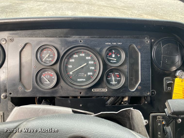 image for item KB9596 2006 Freightliner MT45  delivery truck