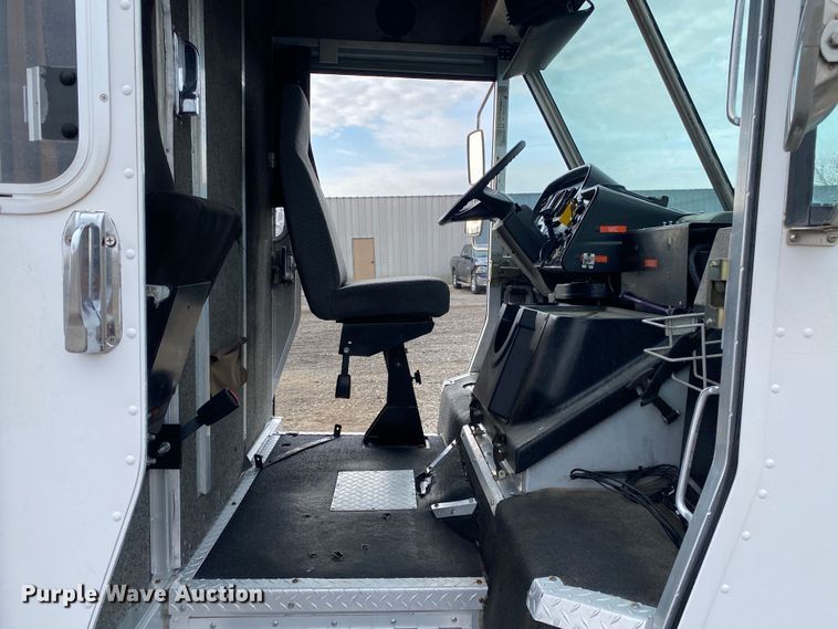 image for item KB9596 2006 Freightliner MT45  delivery truck