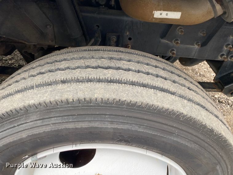 image for item KB9596 2006 Freightliner MT45  delivery truck