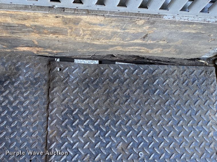 image for item KB9599 2003 International 4200 SBA  box truck