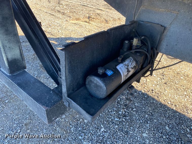 image for item KB9599 2003 International 4200 SBA  box truck