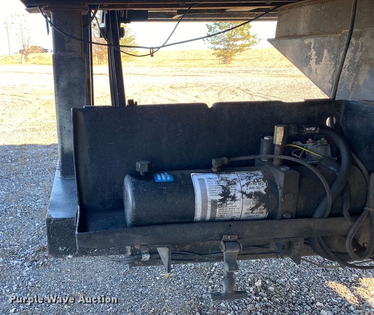 image for item KB9599 2003 International 4200 SBA  box truck