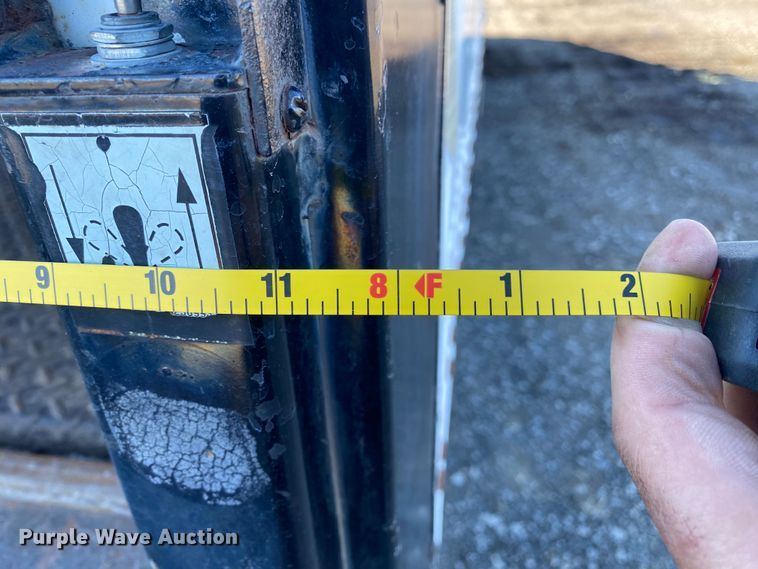 image for item KB9599 2003 International 4200 SBA  box truck