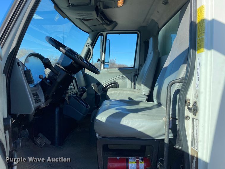 image for item KB9599 2003 International 4200 SBA  box truck