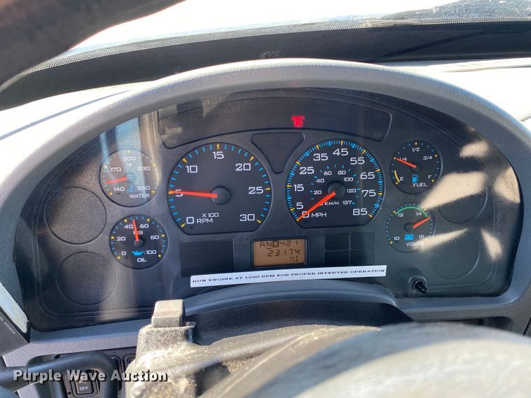 image for item KB9599 2003 International 4200 SBA  box truck