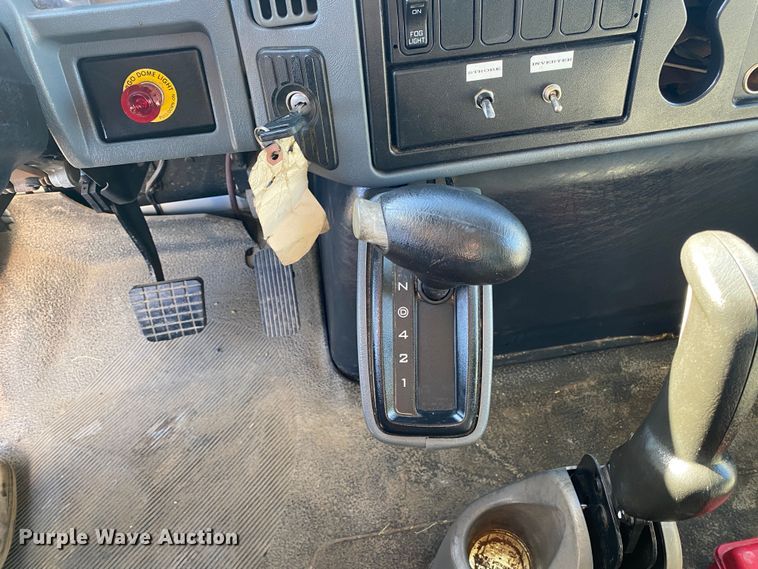 image for item KB9599 2003 International 4200 SBA  box truck