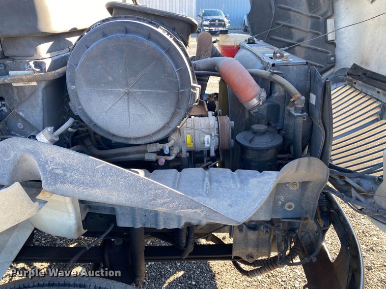 image for item KB9599 2003 International 4200 SBA  box truck