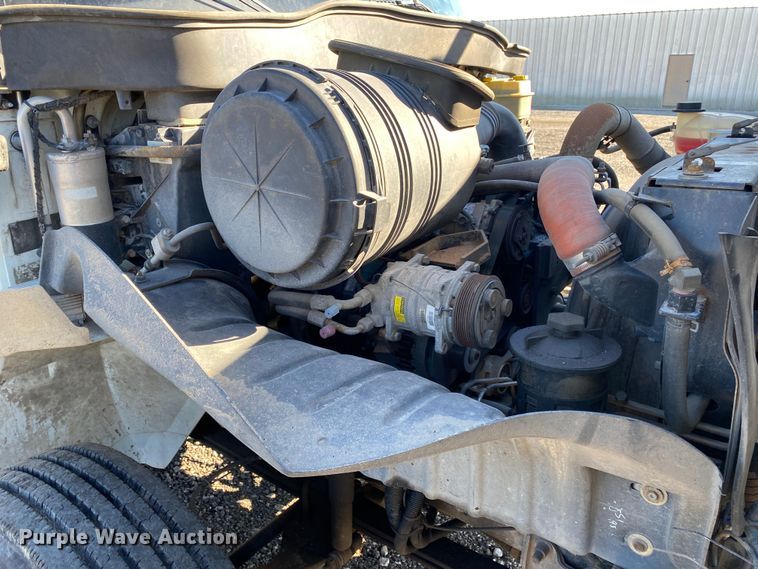 image for item KB9599 2003 International 4200 SBA  box truck