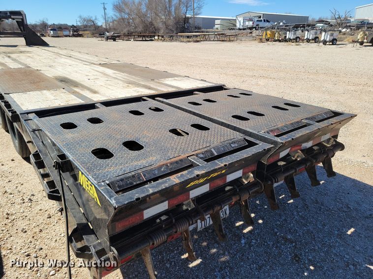 image for item KD9297 2018 Big Tex 25GN-28 Plus 5  equipment trailer