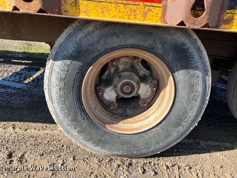 image for item KR9555 1984 Trail-Eze DN20R30  equipment trailer