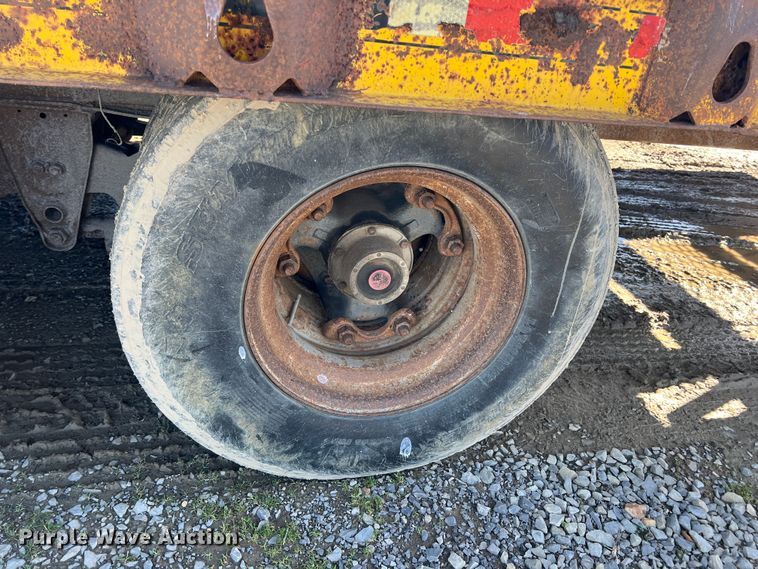 image for item KR9555 1984 Trail-Eze DN20R30  equipment trailer