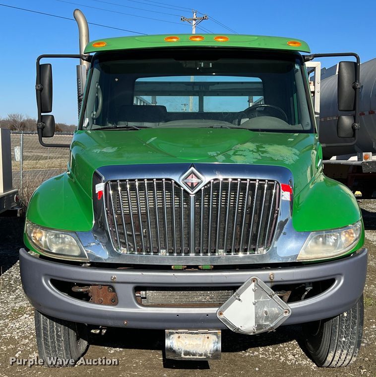 image for item KR9557 2008 International 4300  flatbed truck