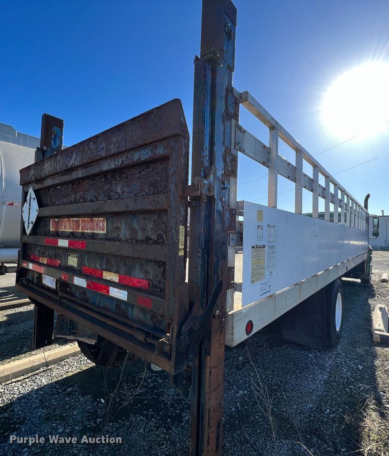 image for item KR9557 2008 International 4300  flatbed truck