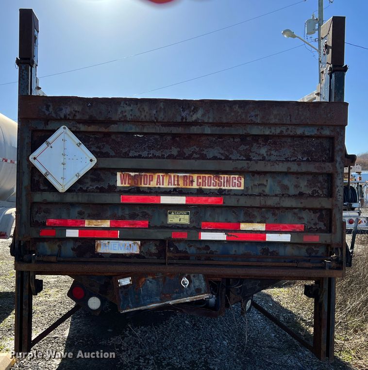 image for item KR9557 2008 International 4300  flatbed truck