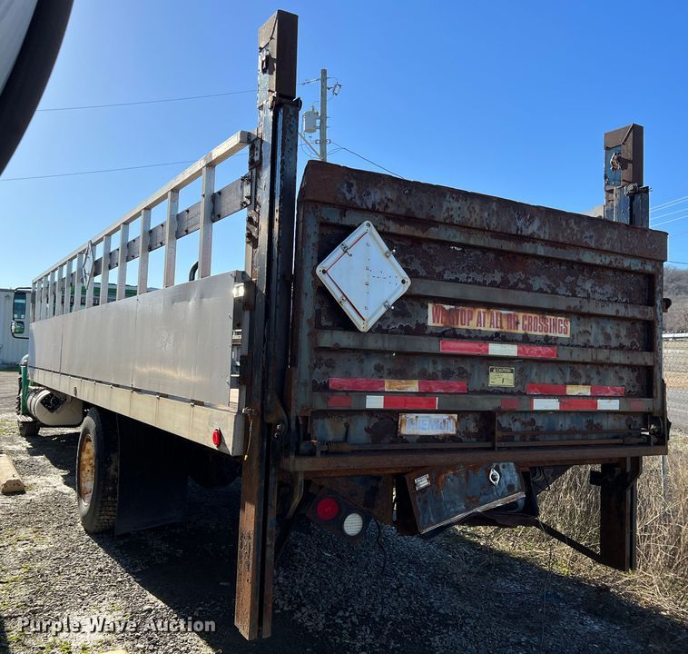 image for item KR9557 2008 International 4300  flatbed truck