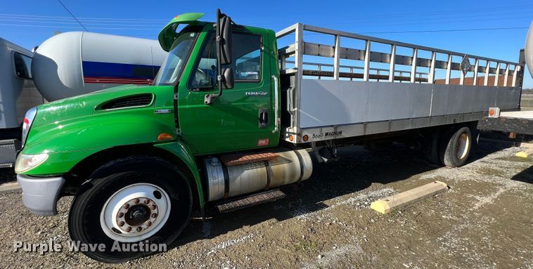 image for item KR9557 2008 International 4300  flatbed truck