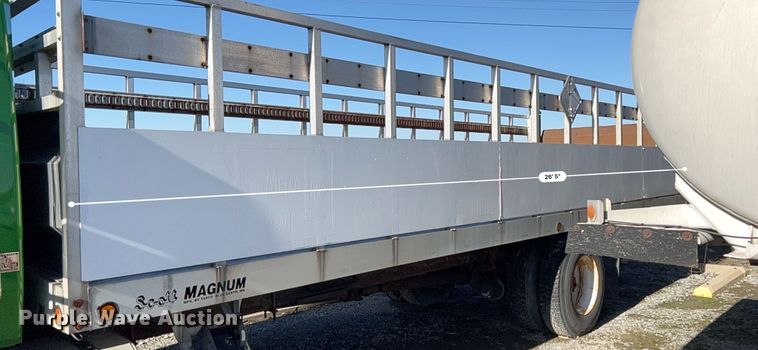 image for item KR9557 2008 International 4300  flatbed truck