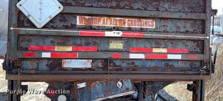 image for item KR9557 2008 International 4300  flatbed truck