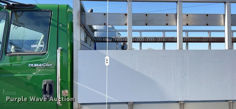 image for item KR9557 2008 International 4300  flatbed truck