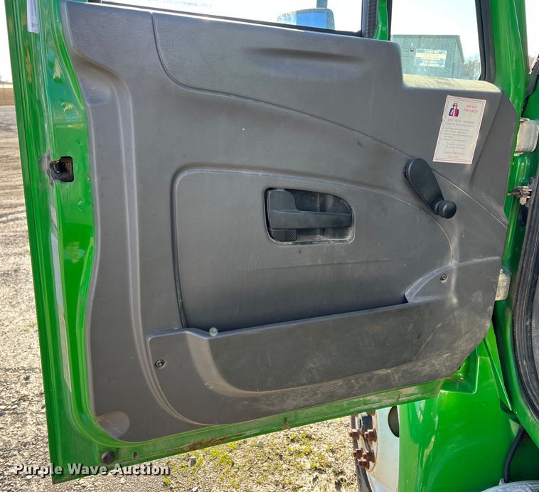 image for item KR9557 2008 International 4300  flatbed truck