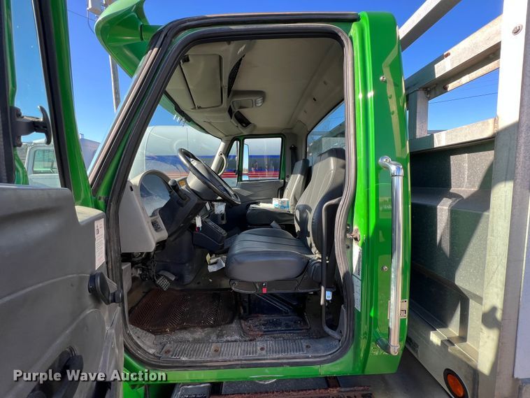 image for item KR9557 2008 International 4300  flatbed truck