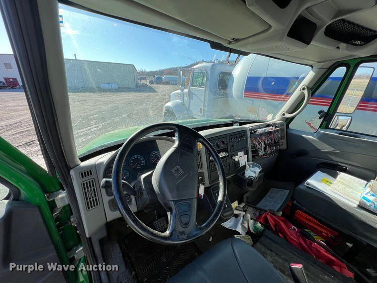 image for item KR9557 2008 International 4300  flatbed truck