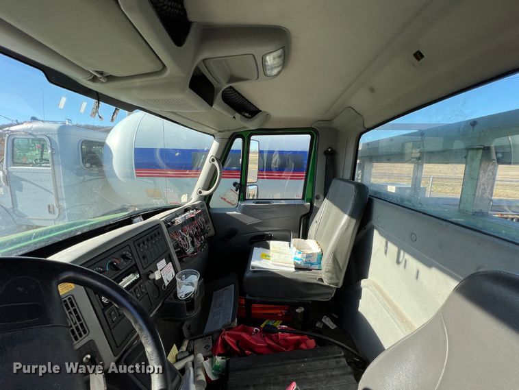 image for item KR9557 2008 International 4300  flatbed truck