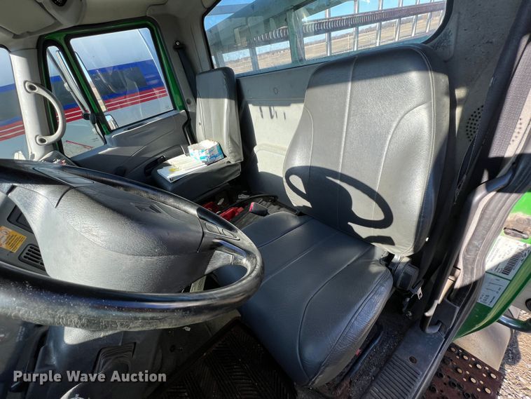 image for item KR9557 2008 International 4300  flatbed truck