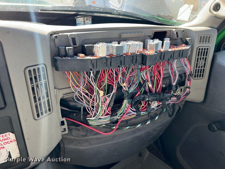 image for item KR9557 2008 International 4300  flatbed truck