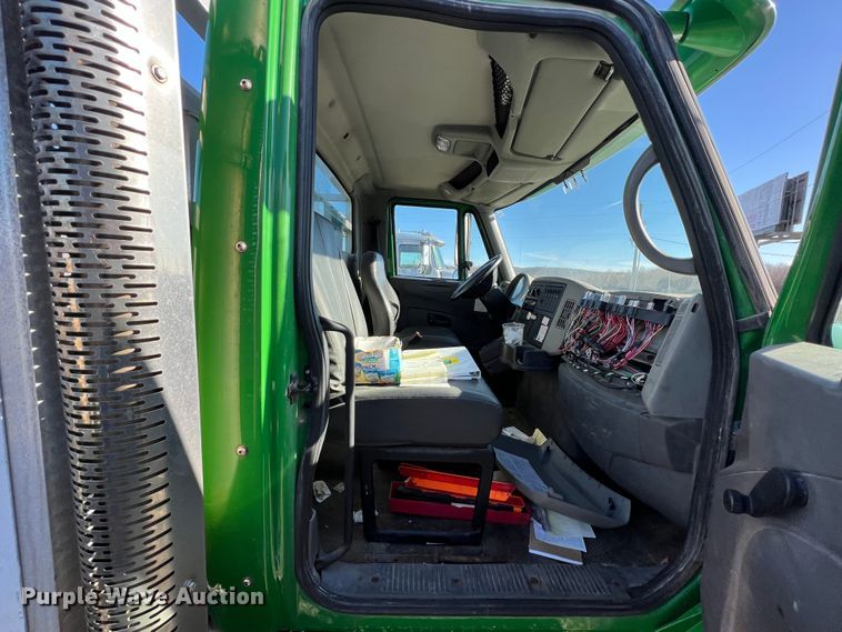 image for item KR9557 2008 International 4300  flatbed truck