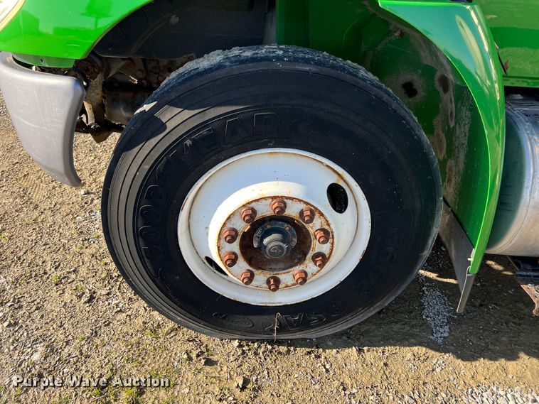 image for item KR9557 2008 International 4300  flatbed truck